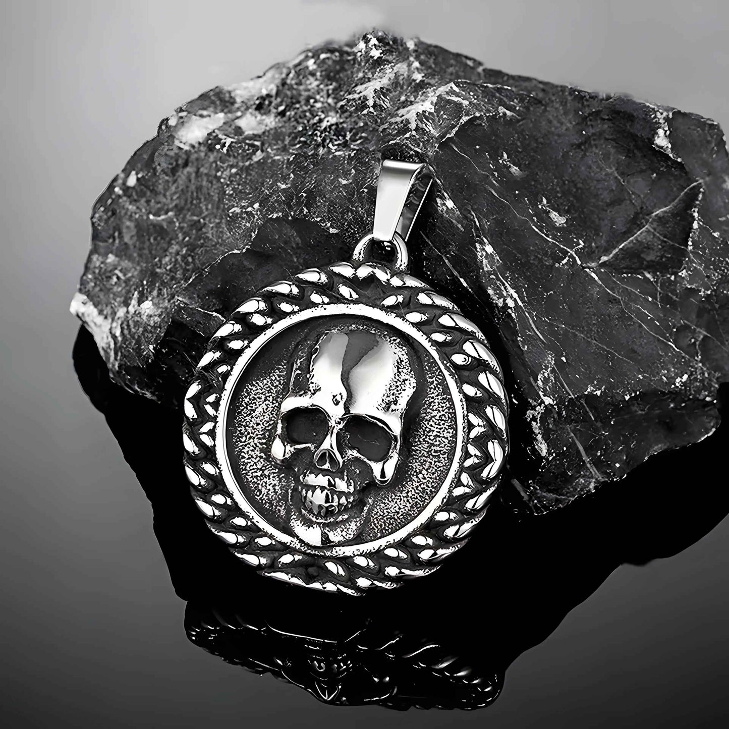 Ronin, Steel Skull Pendant